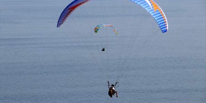 Yamaç paraşütçüleri 'bayram' yaptı