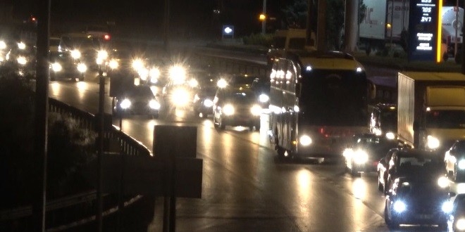 Bayramın son gününde 43 ilin geçiş noktasında trafik yoğunluğu