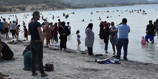 Salda Gölü, bayramda 40 bin tatilci ağırladı