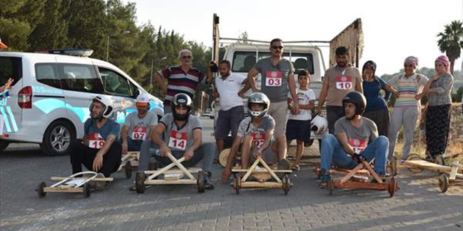 Tahta arabalarla 'Türkoğlu Rally'