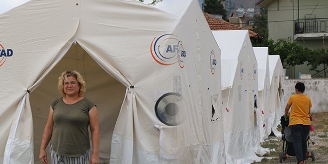 Deprem bölgesinde çadırda yaşam devam ediyor