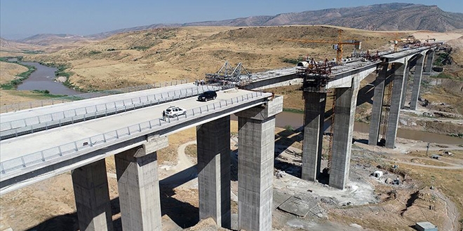 Hasankeyf-2 Köprüsü'nün iki yakası birleşti