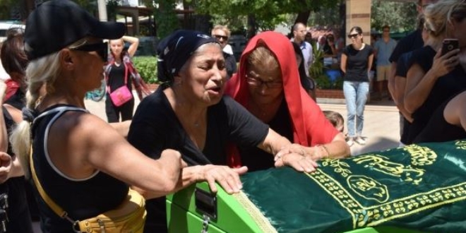 Şarkıcı Devran Çağlar, toprağa verildi