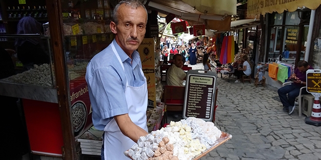 Safranbolu'da dükkan önünde lokum ikramına yasak