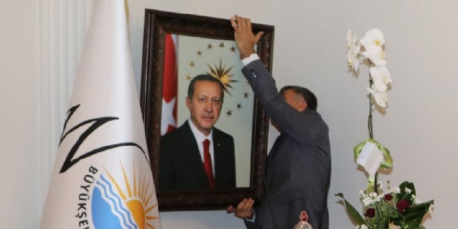 Kayyum, ilk olarak Erdoan'n indirilen fotorafn ast