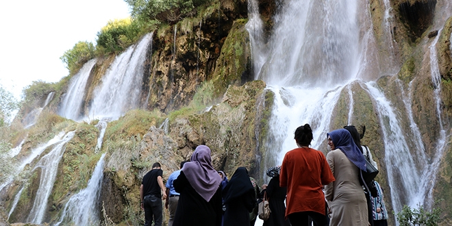 Girlevik Şelalesini binlerce vatandaş ziyaret etti