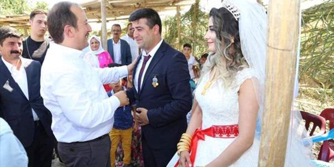 Vali Pehlivan, şehidin oğlunu düğününde yalnız bırakmadı