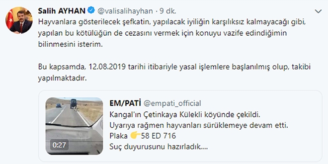 İki köpeği traktör arkasına bağlayarak sürükledi