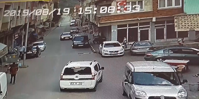 Belediye Başkanının üzerine aracını sürdü