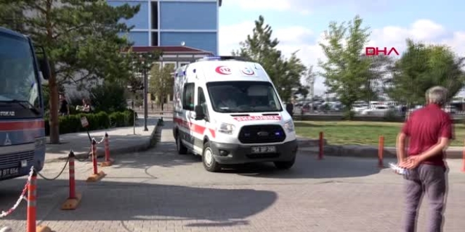 Otomobilin çarptığı hemşire ağır yaralandı