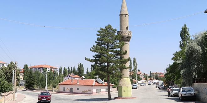 Aksaray'ın camisiz minaresi şaşırtıyor