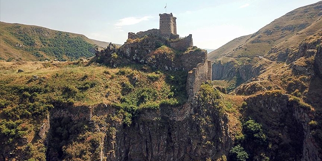 Zirvedeki Şeytan Kalesi'ne turist ilgisi