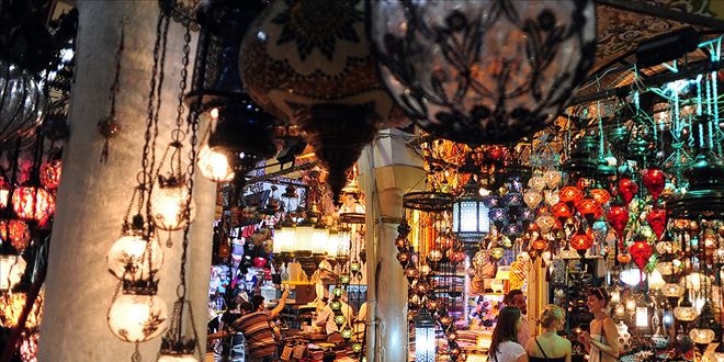 Yabancılar Türkiye'de alışverişe doymuyor