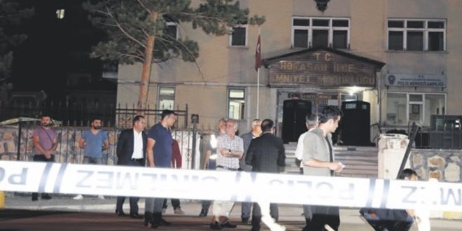 Emniyetin önünde kavga: 2 ölü