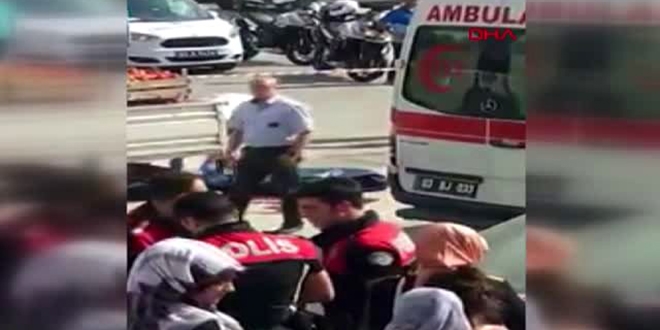 Yol ortasında eşiyle tartışırken, iki aracın arasında can verdi