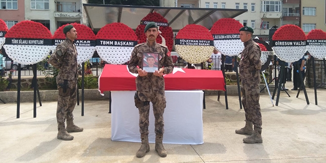 Şehit Özel Harekat polisi son yolculuğuna uğurlandı