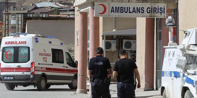 Vali , yaralı emniyet müdür yardımcısını ziyaret etti