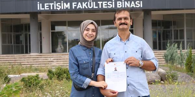 Kızının izinden giden babanın üniversite heyecanı