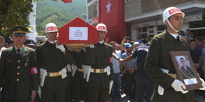 Şehit Uzman Onbaşı Gezer son yolculuğuna uğurlandı