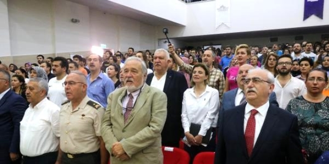 Zafer Haftası etkinliğinde İstiklal Marşı krizi