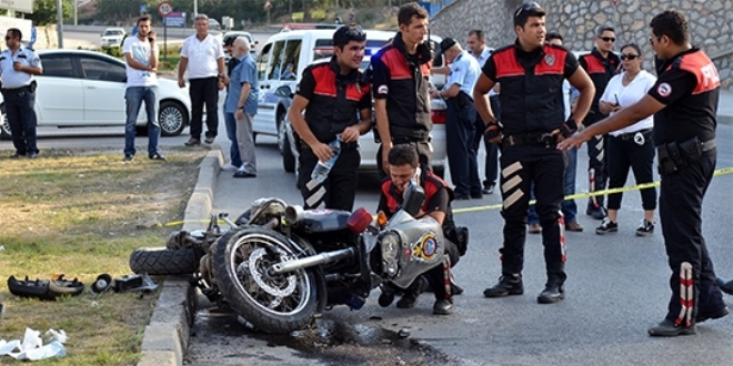 İzmir'de yunus polisleri kaza yaptı: 4 yaralı