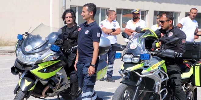 Motosikletli ambulans ekipleri hayat kurtarıyor