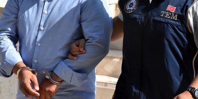 FETÖ elebaşının kitabında parmak izi çıkan polis gözaltında