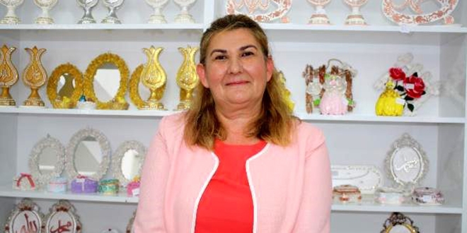 El sanatları kursuna gitti, kendi iş yerini açtı