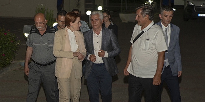Akşener'den Prof. Dr. Kafalı'nın ailesine taziye ziyareti