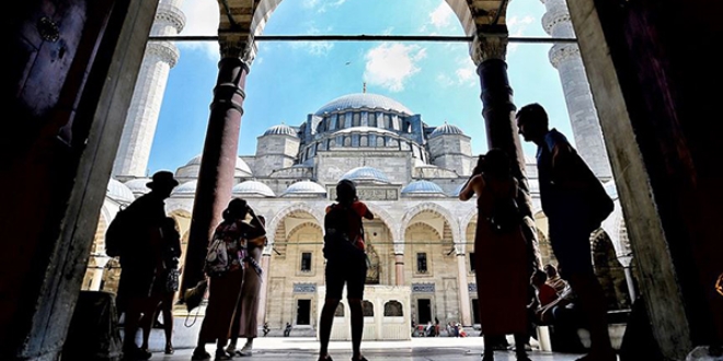 Türkiye'yi 7 ayda 24 milyonu aşkın yabancı ziyaret etti