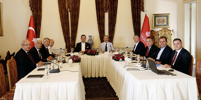 CHP'li büyükşehir belediye başkanları İstanbul'da