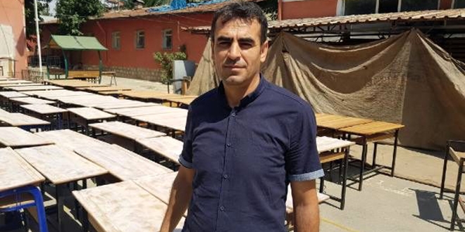 Okullarındaki masa ve sıraları yenilediler