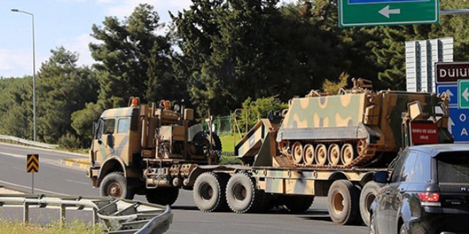 Suriye sınırına tank ve zırhlı araç sevkiyatı