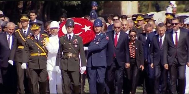 Devlet erkanı Anıtkabir'de