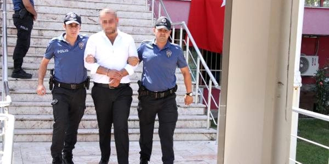 Ceza yazan polisleri tehdit eden muhtara gözaltı