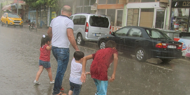 37 derecede yağan yağmur şaşırttı