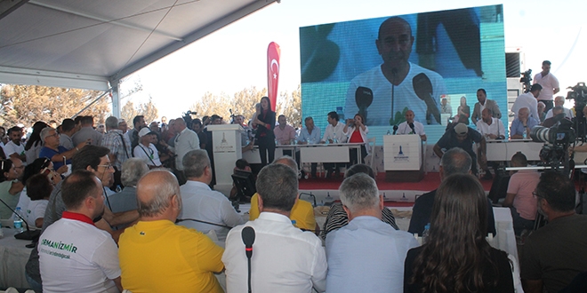 İzmir'deki yanan ormanlık alanda büyük buluşma