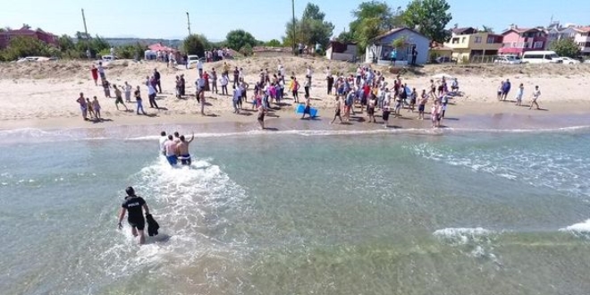 Boğulma tehlikesi geçiren iki kardeş kurtarıldı