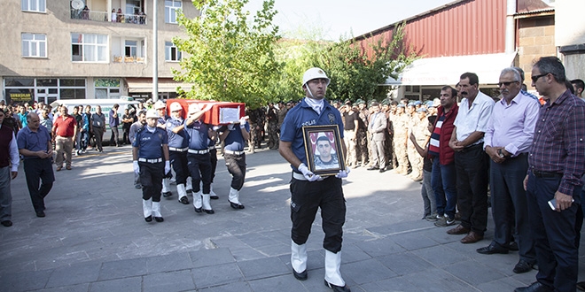 Kazada hayatını kaybeden polis memuru toprağa verildi