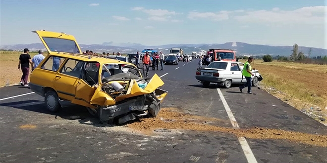 Burdur'da zincirleme trafik kazası: 1 ölü, 9 yaralı