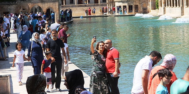 Balıklıgöl ziyaretçi akınına uğradı