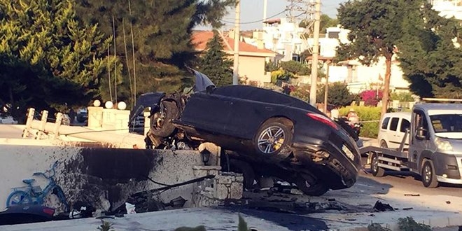 Çeşme'deki kazada aracın ibresi 220'de kilitli kaldı