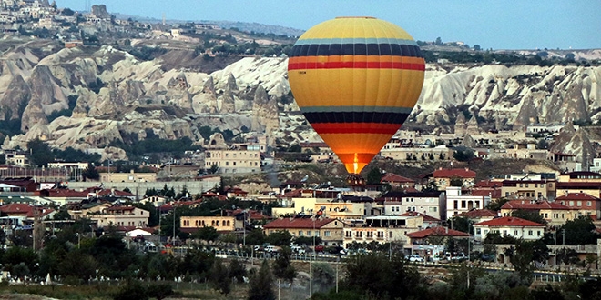 Kapadokya'da balonlar kartpostallık görüntüler oluşturdu