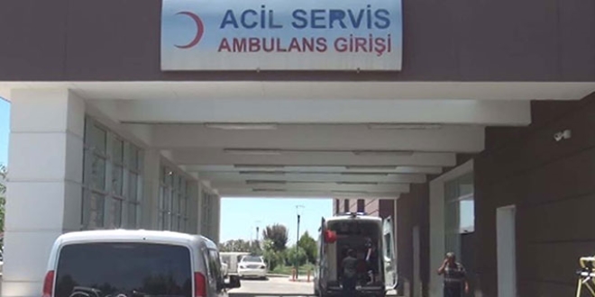 Ava çıkan güvenlik korucusu kazara kendini vurdu