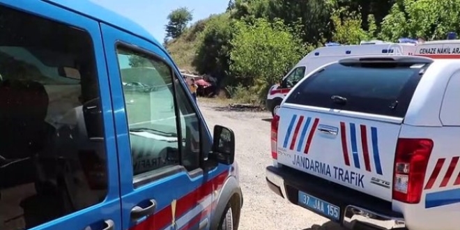 Düğün dönüşü trafik kazası: 1 ölü, 16 yaralı