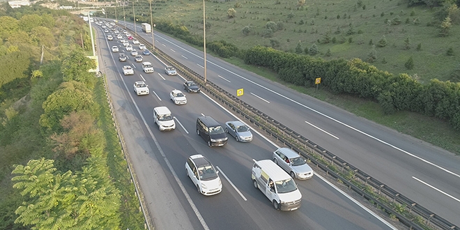 3 günlük tatil, TEM'de trafiği durma noktasına getirdi