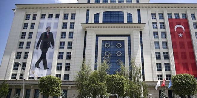 AK Parti, Davutoğlu dahil 4 kişiyi ihraç edecek