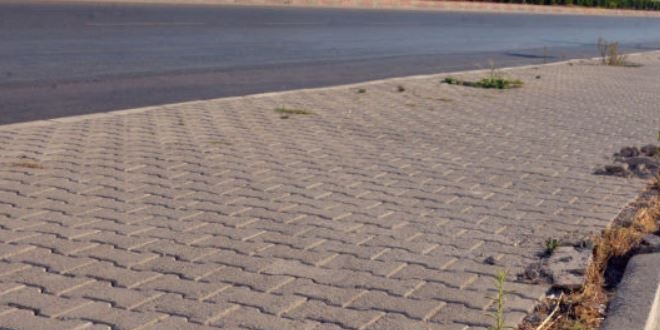 Kaldırım taşını işyerinin önüne döşetti, gözaltına alındı