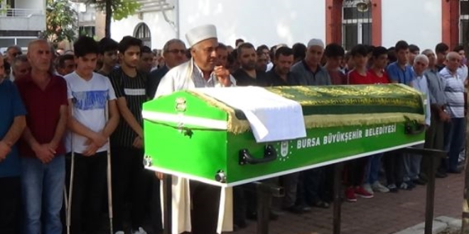 Kazada ölen lise öğrencisi toprağa verildi