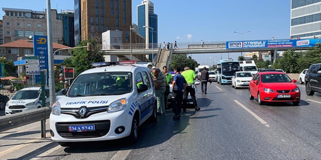 Trafik polisi canndan oluyordu